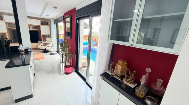 Resale - Villa -
Los Montesinos - La Herrada