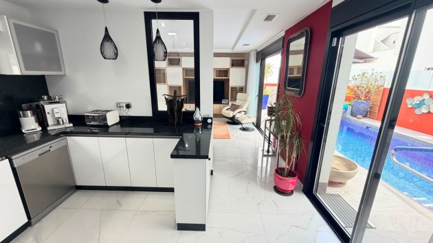 Resale - Villa -
Los Montesinos - La Herrada