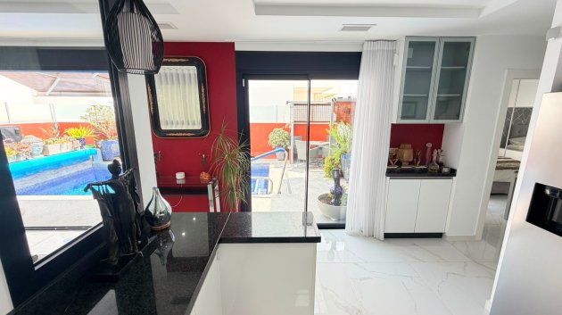 Resale - Villa -
Los Montesinos - La Herrada