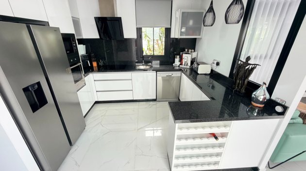 Resale - Villa -
Los Montesinos - La Herrada