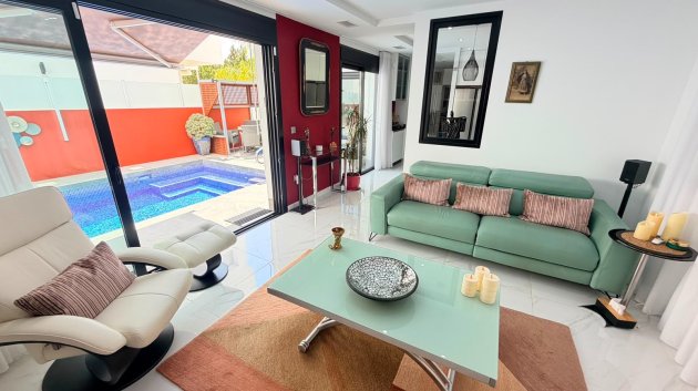 Resale - Villa -
Los Montesinos - La Herrada