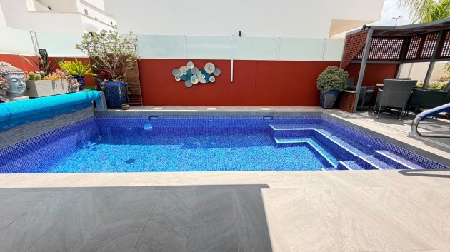 Resale - Villa -
Los Montesinos - La Herrada