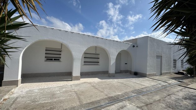 Resale - Villa -
La Marina del Pinet - La Marina