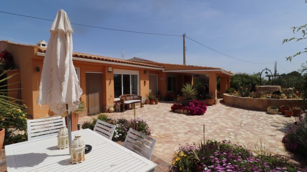 Resale - Villa -
Hondón de las Nieves - La Canalosa