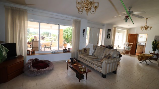 Resale - Villa -
Hondón de las Nieves - La Canalosa
