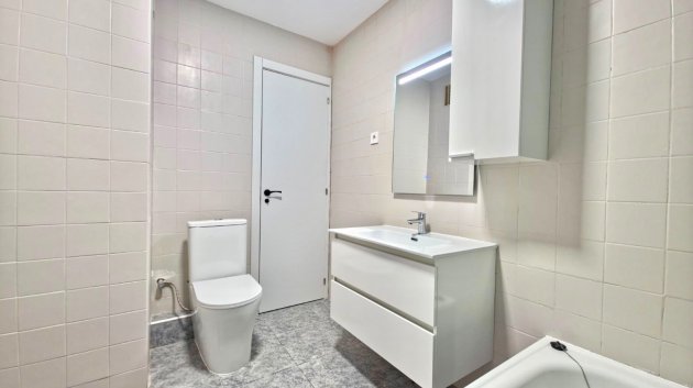 Resale - Apartments -
Torrevieja - Playa Los Naufragos