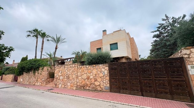 Resale - Villa -
Altorreal