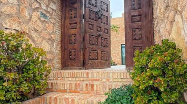 Resale - Villa -
Altorreal