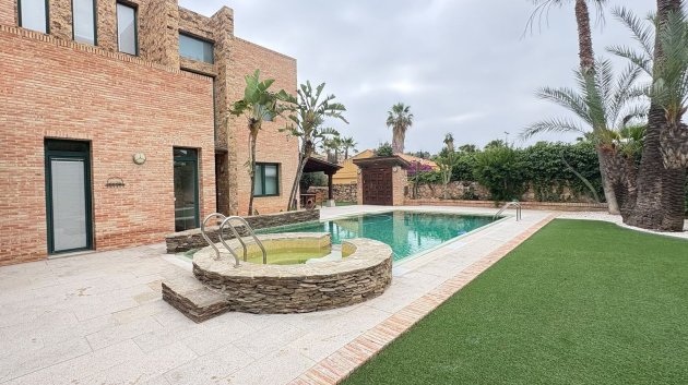 Resale - Villa -
Altorreal