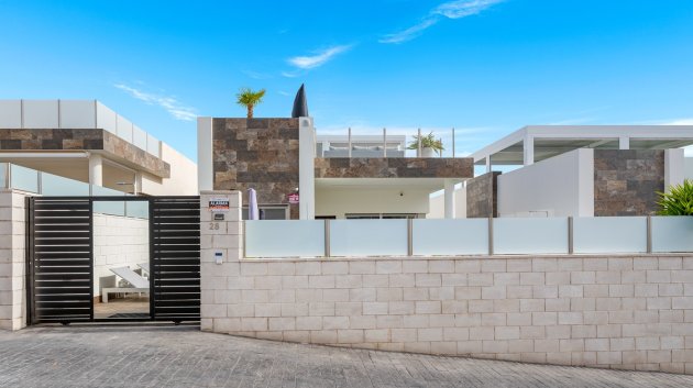 Resale - Villa -
Orihuela Costa - Villamartín