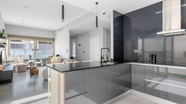 Resale - Villa -
Orihuela Costa - Villamartín