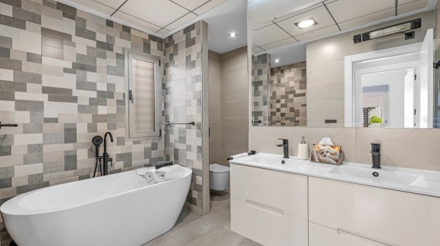 Resale - Villa -
Orihuela Costa - Villamartín