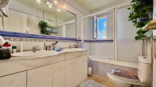 Resale - Villa -
Orihuela Costa - Villamartín