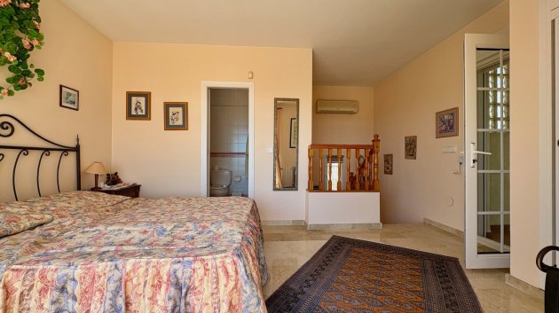 Resale - Villa -
Orihuela Costa - Villamartín