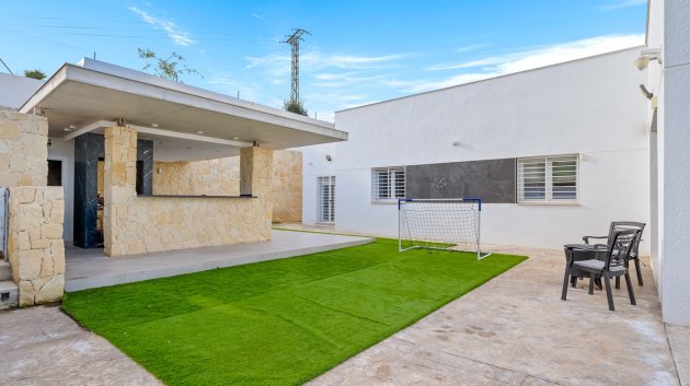 Resale - Villa -
Algorfa - Lomas de La Juliana