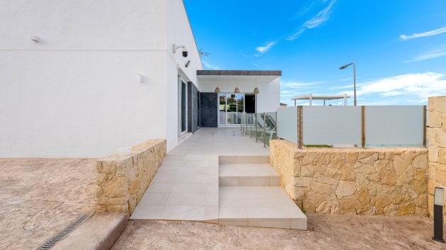 Resale - Villa -
Algorfa - Lomas de La Juliana