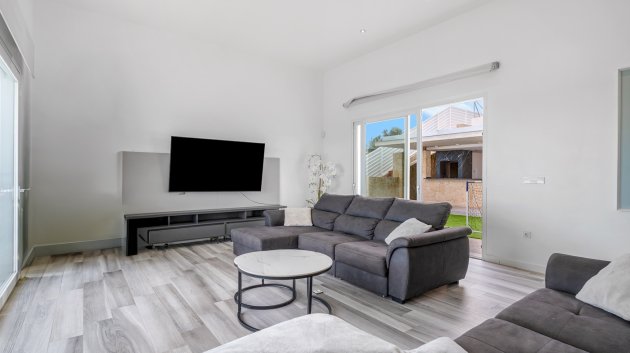 Resale - Villa -
Algorfa - Lomas de La Juliana