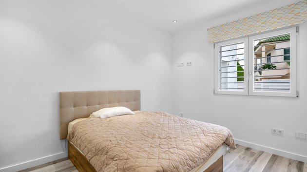 Resale - Villa -
Algorfa - Lomas de La Juliana
