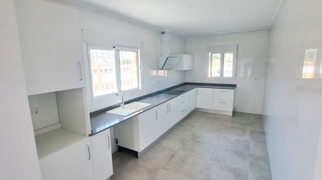 Resale - Villa -
Catral