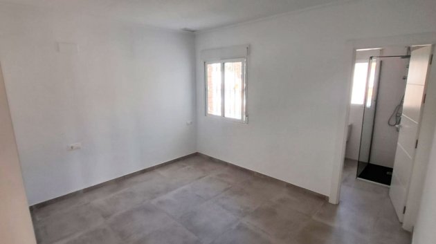 Resale - Villa -
Catral