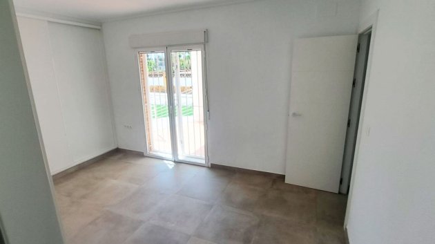 Resale - Villa -
Catral