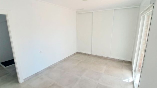 Resale - Villa -
Catral