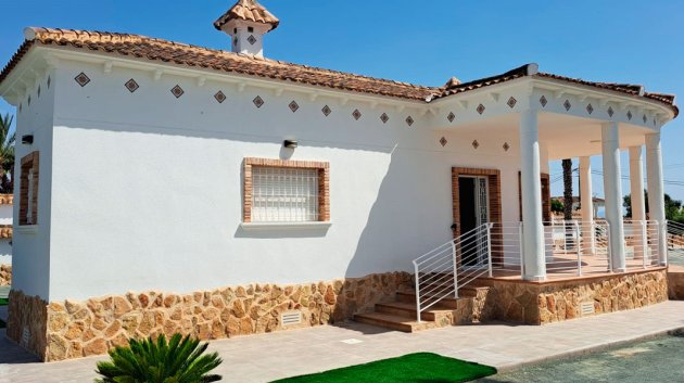 Resale - Villa -
Catral