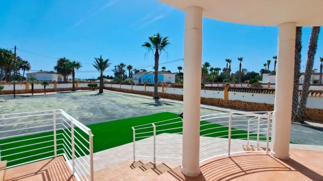 Resale - Villa -
Catral
