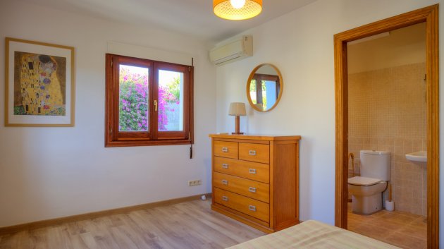 Resale - Villa -
Benissa - Montemar