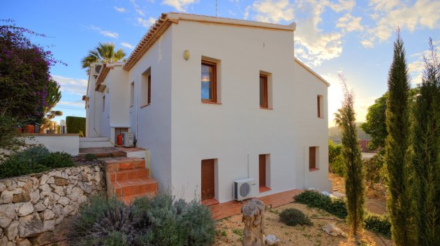 Resale - Villa -
Benissa - Montemar