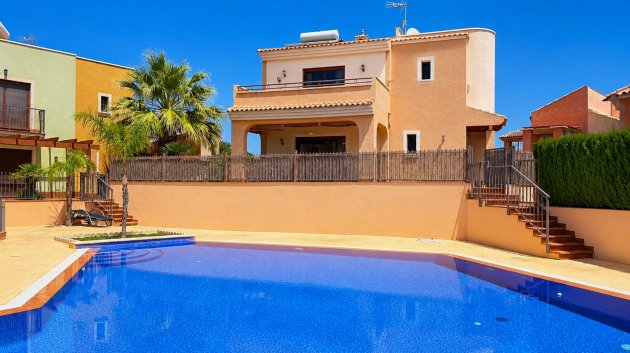 Resale - Villa -
Altaona Golf and Country Village - Altaona Golf - Country Village