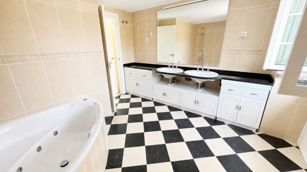 Resale - Apartments -
Altaona Golf and Country Village - Altaona Golf - Country Village