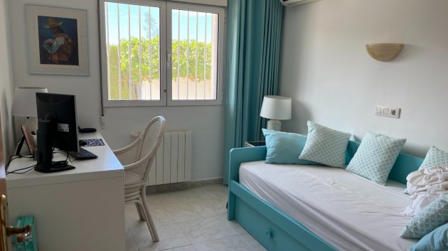 Resale - Villa -
Jávea - Cansalades