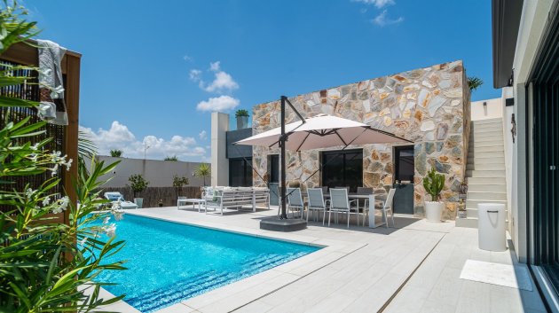 Resale - Villa -
Algorfa - La finca Golf