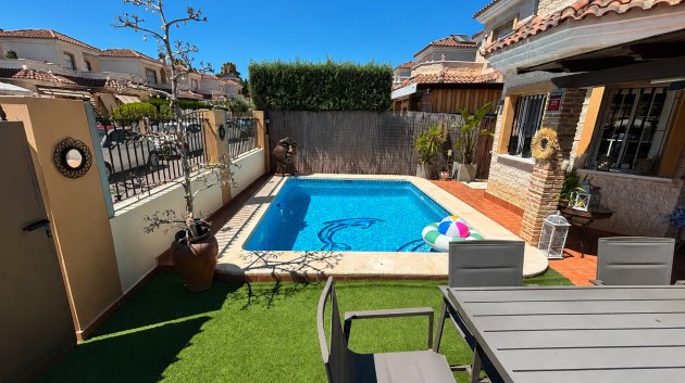 Reventa - Chalets -
El Raso - Guardamar del Segura