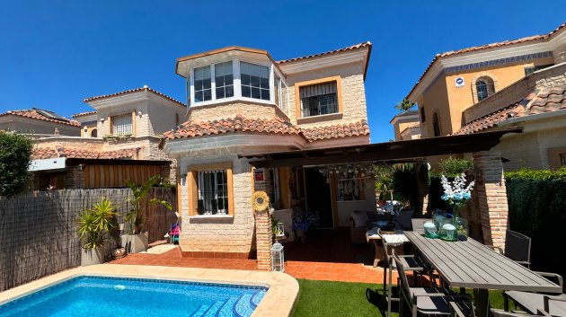 Reventa - Chalets -
El Raso - Guardamar del Segura