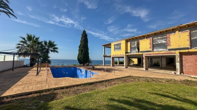 Reventa - Chalets -
Cabo Roig