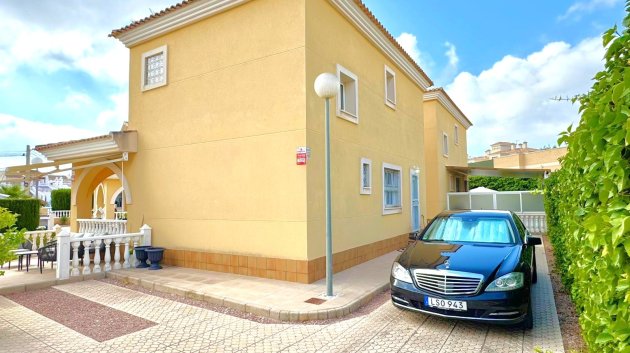 Resale - Villa -
Orihuela Costa - Villamartín