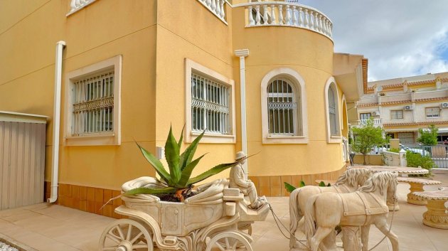 Resale - Villa -
Orihuela Costa - Villamartín