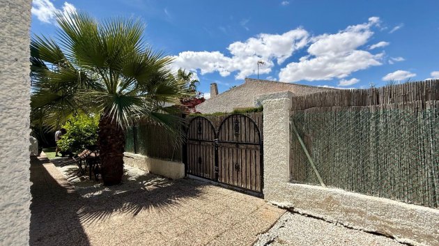 Resale - Villa -
Orihuela Costa - Campoamor