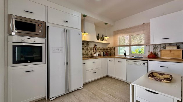 Resale - Villa -
Orihuela Costa - Campoamor