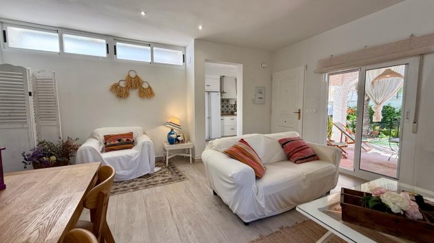 Resale - Villa -
Orihuela Costa - Campoamor