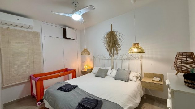 Resale - Villa -
Orihuela Costa - Campoamor