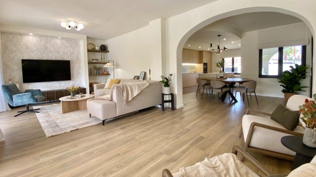 Reventa - Chalets -
Cabo Roig
