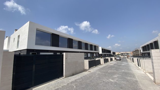 Obra nueva - Chalets -
Gran Alacant