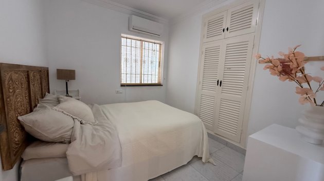 Resale - Villa -
Torrevieja - Costa Blanca