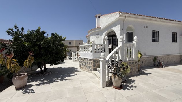 Resale - Villa -
Torrevieja - Costa Blanca