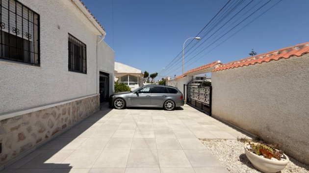 Resale - Villa -
Torrevieja - Costa Blanca