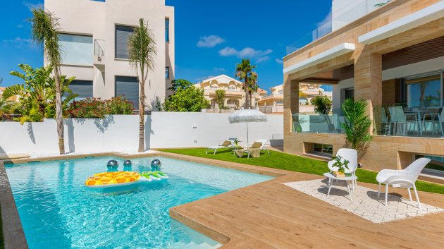 Obra nueva - Chalets -
Ciudad Quesada