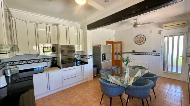 Resale - Villa -
Catral